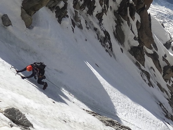 Initiation à l'autonomie en goulottes à Chamonix