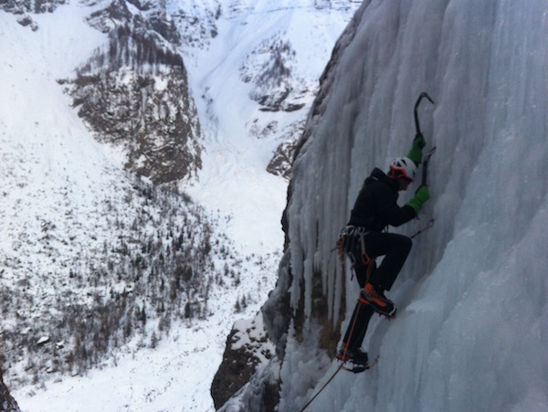 Nice-Paris en cascade de glace dans les Ecrins