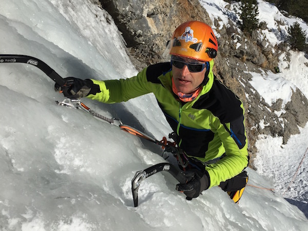 Cascade de glace dans les Hautes-Alpes