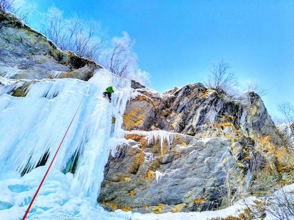 Cascade%20de%20glace%20hautes%20alpes%20guide%20de%20montagne